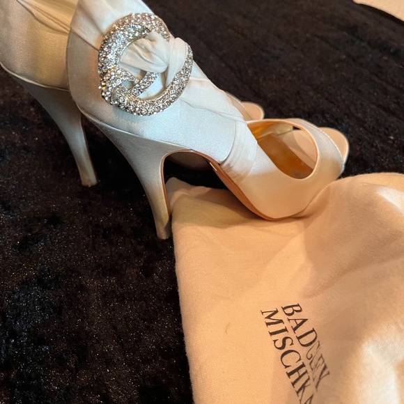 NIB Badgley Mischka Eavan Open Toe Wedding White Satin Pumps/Heels - Picture 4 of 13